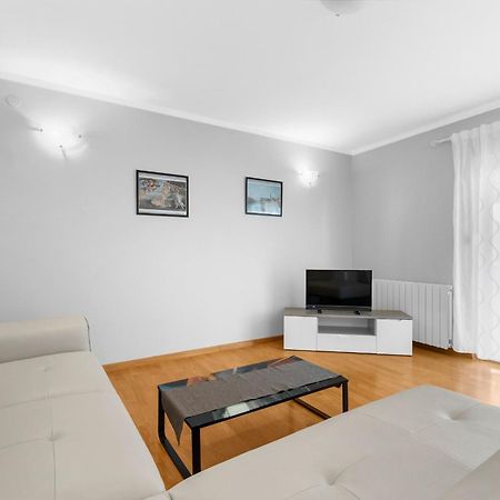 Villa Hope - Apartments With Shared Pool Poreč Zimmer foto
