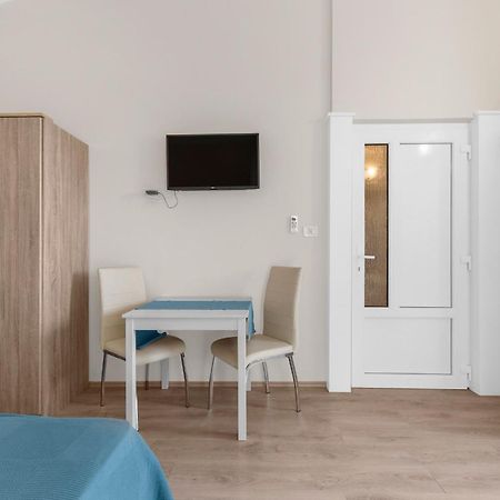 Villa Hope - Apartments With Shared Pool Poreč Zimmer foto